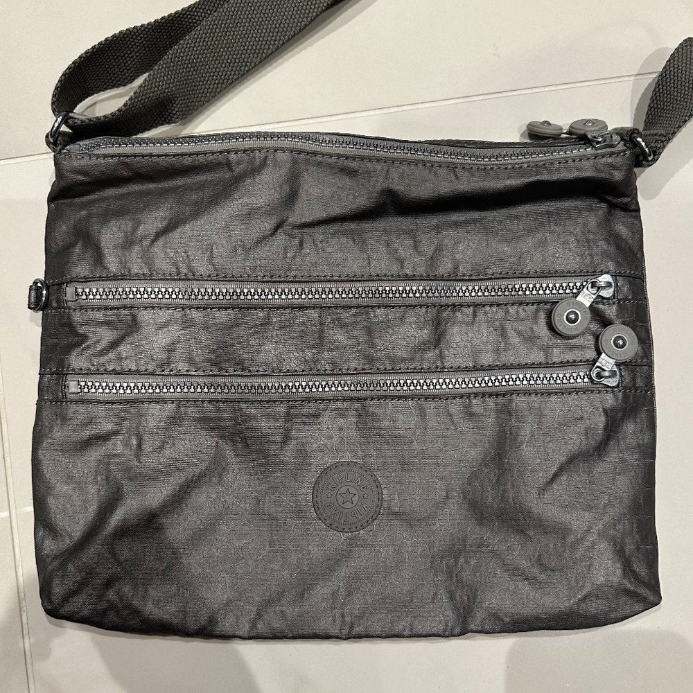 [NWOT]***  Kipling Alvar Bag Silver